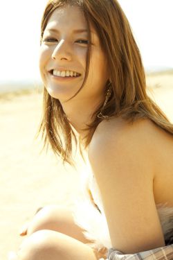 村里有个姑娘叫小芳
